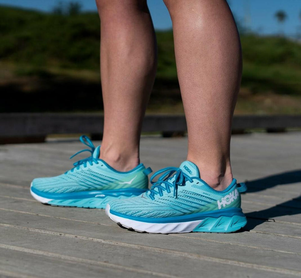 Women Road Running | HOKA ONE ONE Arahi 4 Antigua Sand / Caribbean Sea